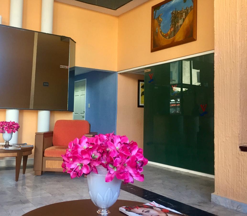 Hotel Versalles Suites Cancún Exteriör bild