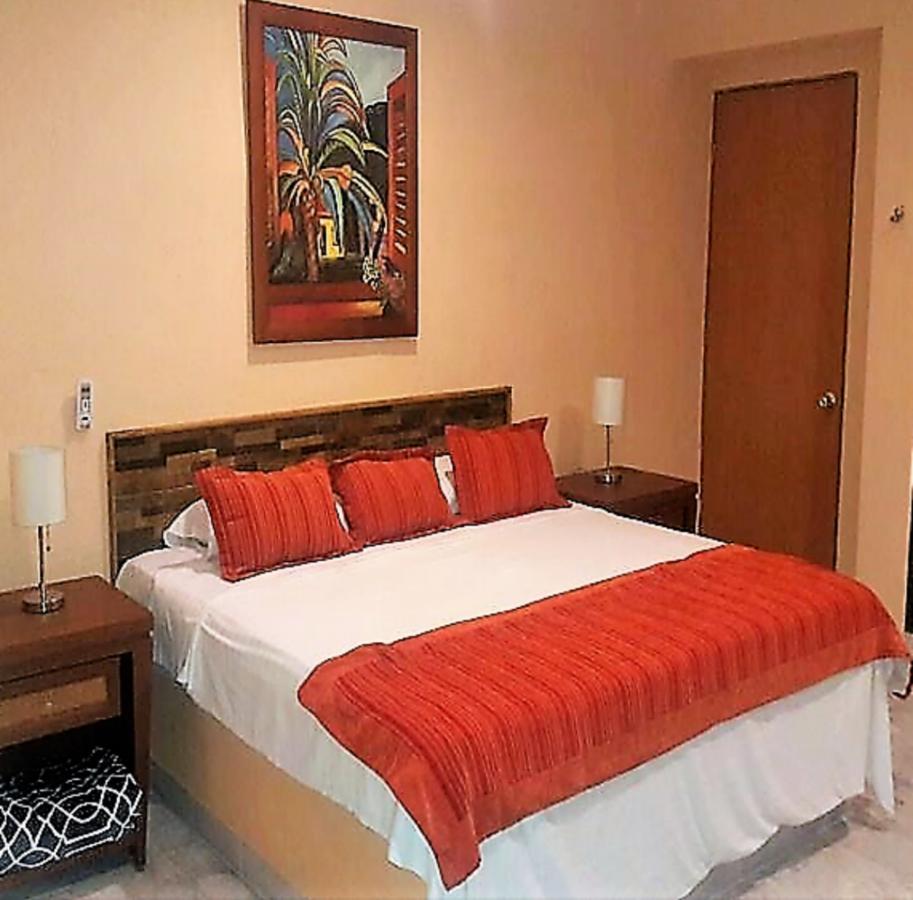 Hotel Versalles Suites Cancún Exteriör bild