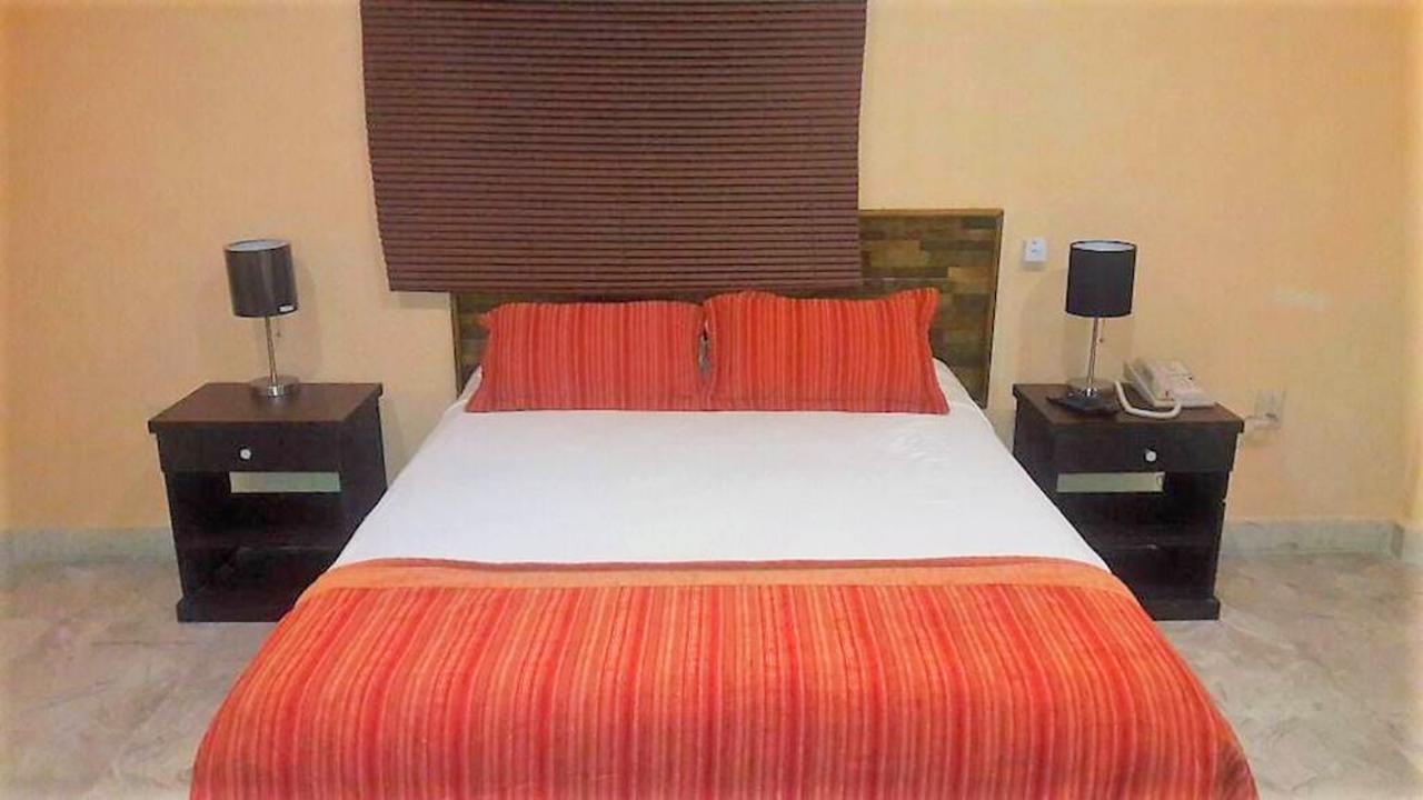Hotel Versalles Suites Cancún Exteriör bild