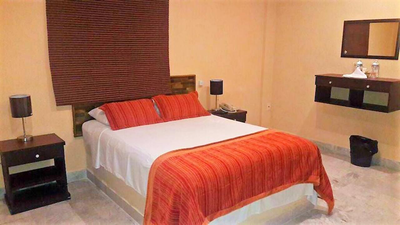 Hotel Versalles Suites Cancún Exteriör bild