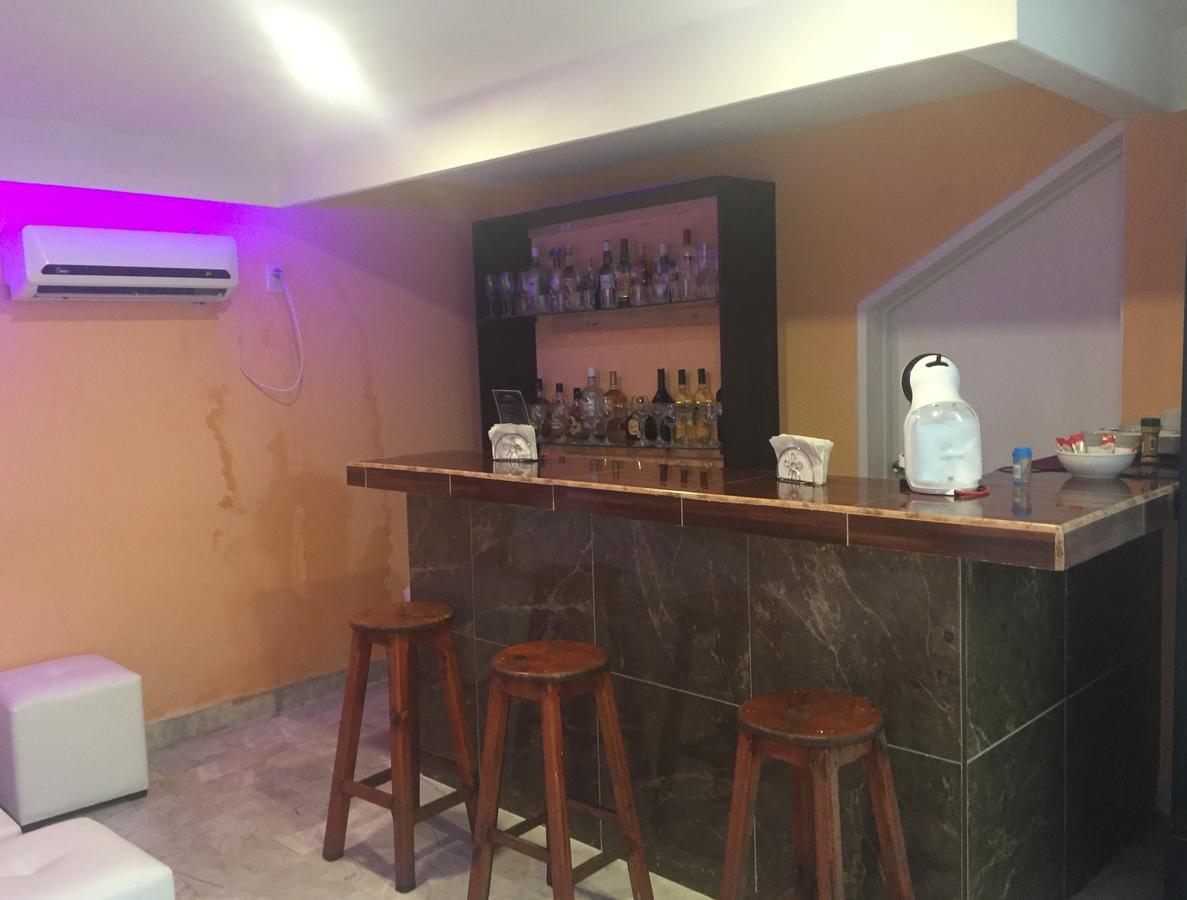 Hotel Versalles Suites Cancún Exteriör bild