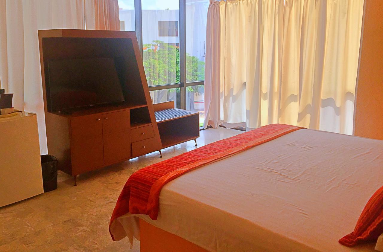 Hotel Versalles Suites Cancún Exteriör bild