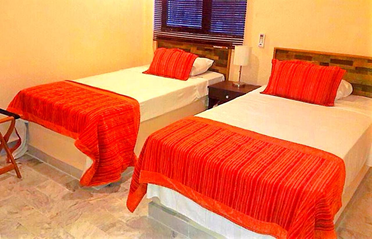 Hotel Versalles Suites Cancún Exteriör bild