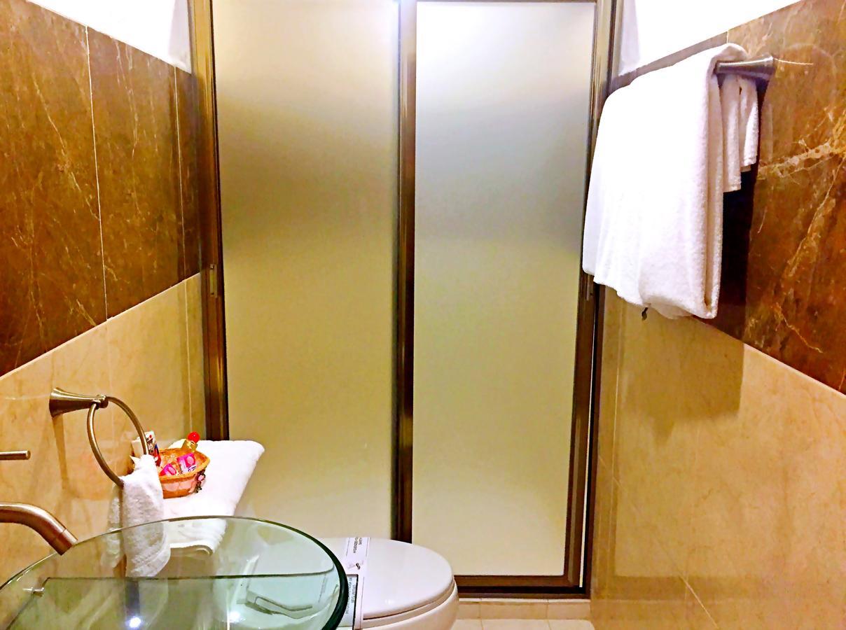 Hotel Versalles Suites Cancún Exteriör bild