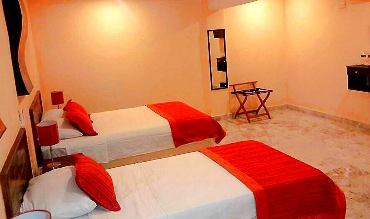 Hotel Versalles Suites Cancún Exteriör bild